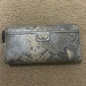 Elegant Gray Snakeskin Wallet